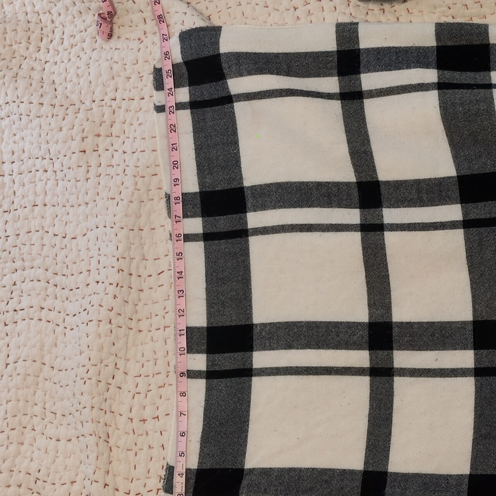 Cozy Blanket Scarf In Oversized Check - Picture 3 of 4